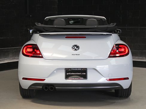 Used 2018 Volkswagen Beetle 2.0T SE FWD image 17