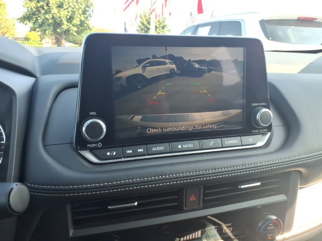 Used 2025 Nissan Rogue SV AWD/4WD image 18