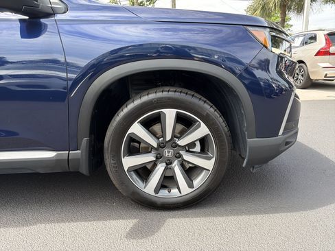 Used 2025 Honda Pilot Touring image 13