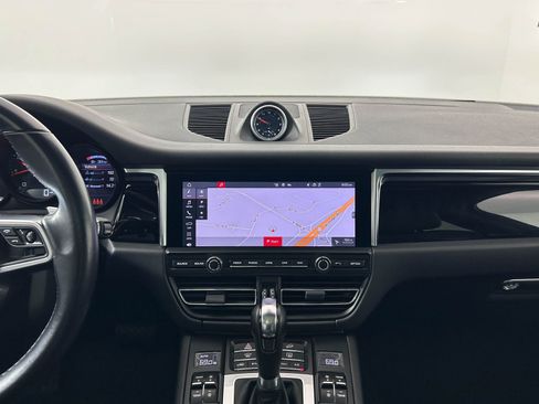 Used 2021 Porsche Macan AWD/4WD image 19