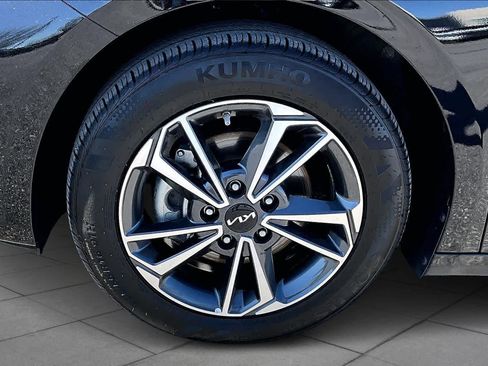 Used 2023 Kia Forte LXS w/ LXS Technology Package image 9