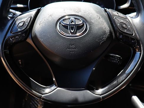 Used 2018 Toyota C-HR XLE FWD image 54