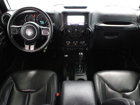 Used 2017 Jeep Wrangler Unlimited Sahara AWD/4WD image 28