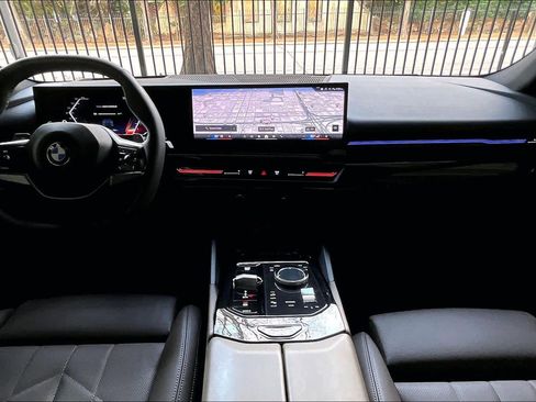 Used 2024 BMW 530i image 15