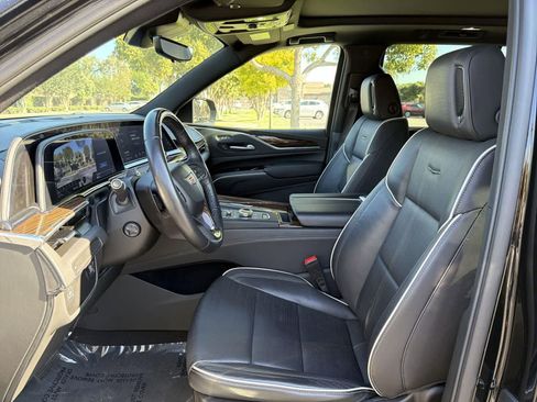 Used 2024 Cadillac Escalade Premium Luxury image 26
