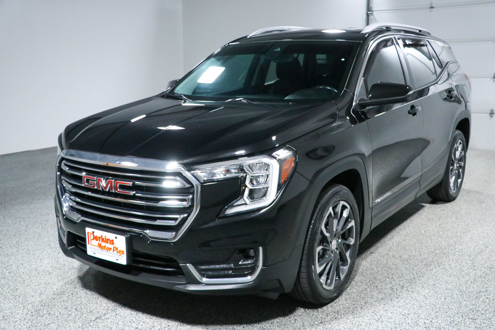 Used 2022 GMC Terrain SLT w/ LPO, Floor Liner Package AWD/4WD image 31