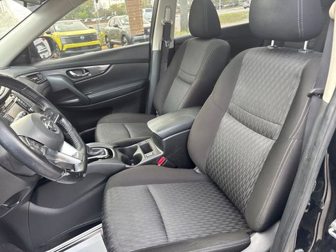 Used 2020 Nissan Rogue SV w/ Sun & Sound Touring Package image 29