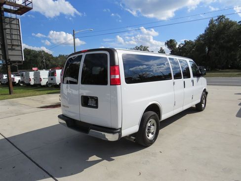Used 2024 Chevrolet Express 3500 LS w/ Chrome Appearance Package RWD image 16