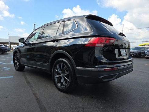 Certified 2022 Volkswagen Tiguan SE w/ Panoramic Sunroof Package image 5