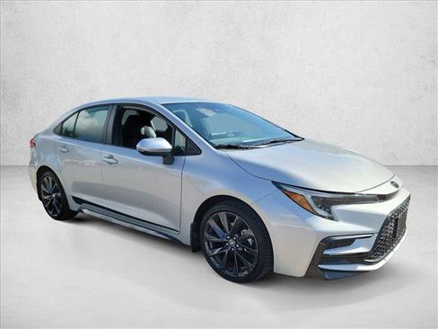 Used 2024 Toyota Corolla SE FWD image 3