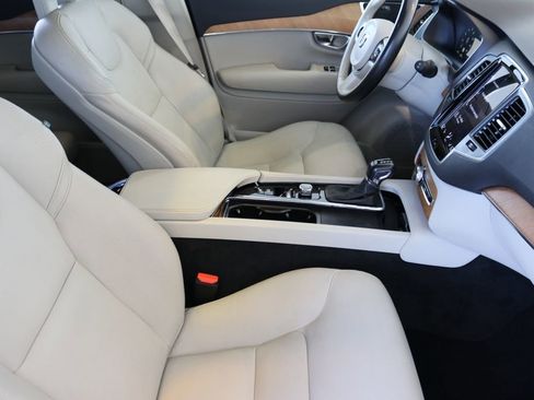 Used 2021 Volvo XC90 T6 Momentum image 39