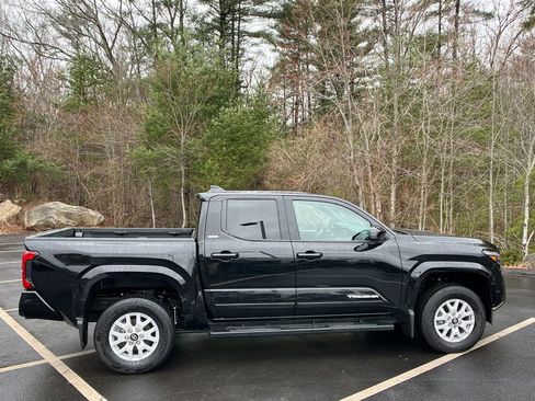 Used 2025 Toyota Tacoma SR5 image 6