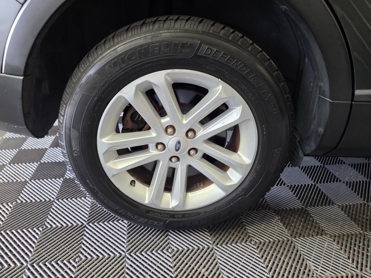 Used 2017 Ford Explorer XLT w/ Equipment Group 202A FWD image 31