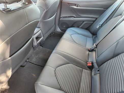 Used 2019 Toyota Camry SE image 30