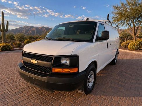 Used 2016 Chevrolet Express 2500 RWD image 2
