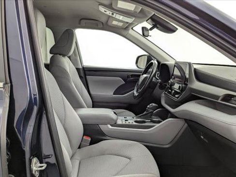 Used 2023 Toyota Highlander LE FWD image 22