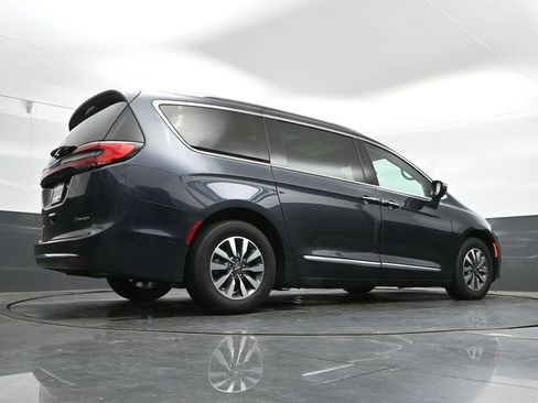 Used 2021 Chrysler Pacifica Limited w/ Premium & Safety Sphere Group FWD image 43