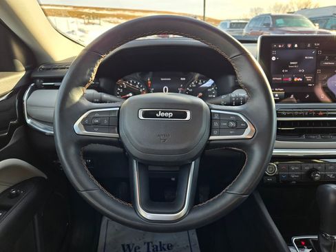 Used 2022 Jeep Compass Limited image 17