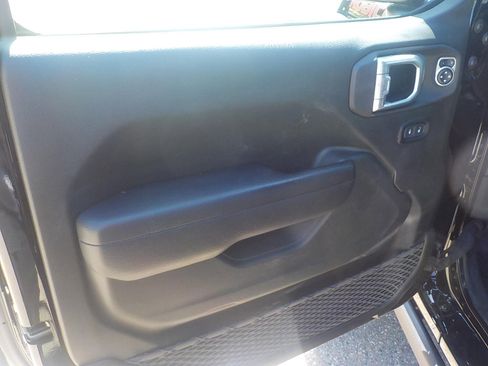 Used 2024 Jeep Gladiator Rubicon w/ Steel Bumper Group AWD/4WD image 15