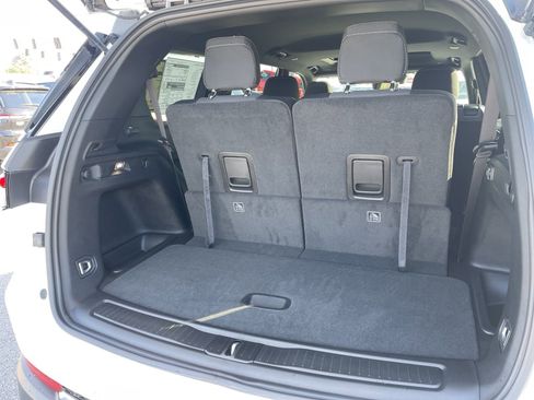 Used 2025 Jeep Grand Cherokee L Laredo image 30