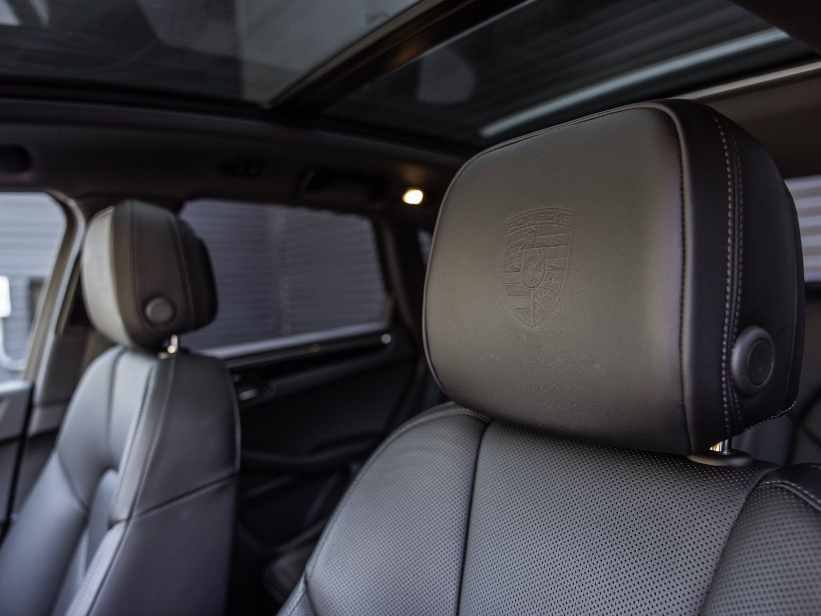 Certified 2026 Porsche Macan Turbo AWD/4WD image 17