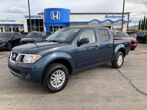 Used 2019 Nissan Frontier SV image 1