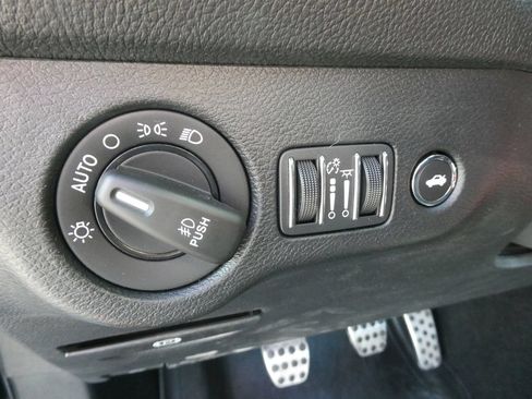 Used 2022 Dodge Challenger R/T Scat Pack RWD image 21