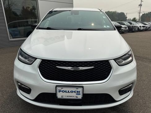 Used 2025 Chrysler Pacifica Select FWD image 3