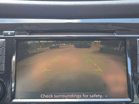 Used 2018 Nissan Rogue SV FWD image 17
