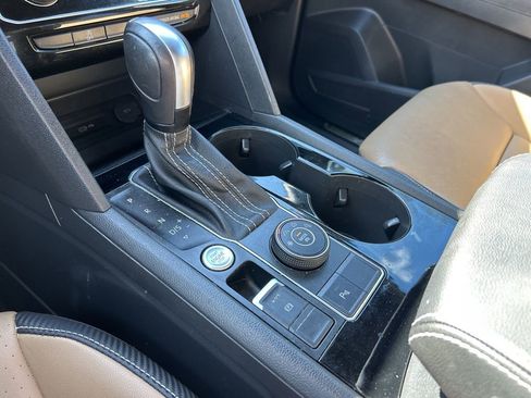 Certified 2022 Volkswagen Atlas Cross Sport SE image 29