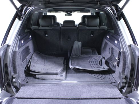 Used 2023 Land Rover Range Rover SE image 9