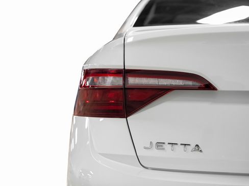 Used 2022 Volkswagen Jetta Sport image 18