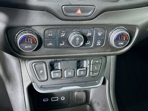 Used 2020 GMC Terrain SLE w/ Driver Convenience Package AWD/4WD image 23