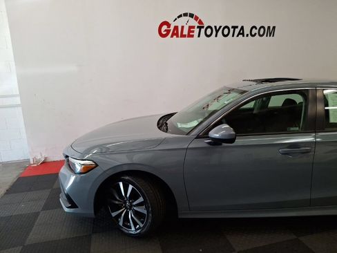 Used 2024 Honda Civic EX image 5