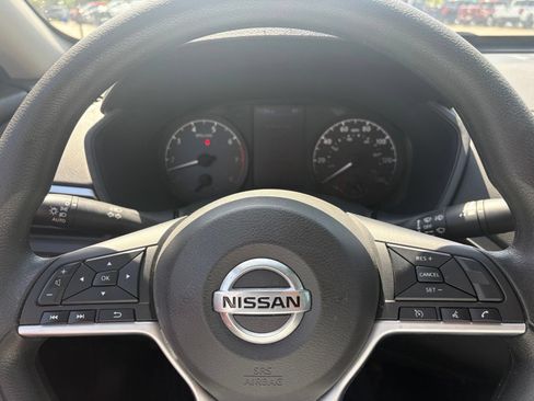 Used 2022 Nissan Altima 2.5 S FWD image 14