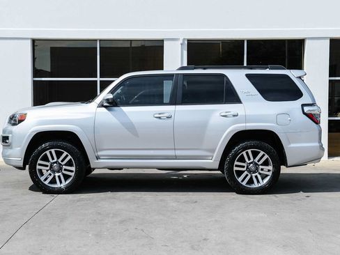 Used 2022 Toyota 4Runner TRD Sport AWD/4WD image 17