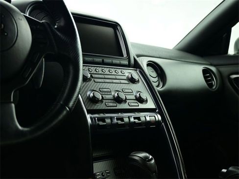 Used 2012 Nissan GT-R Premium image 26