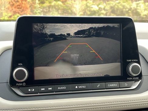 Certified 2025 Nissan Rogue SV image 3