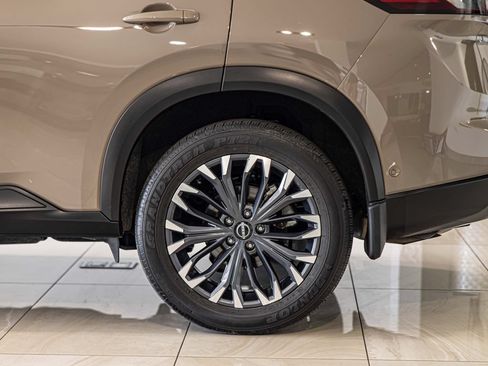 Used 2025 Nissan Rogue SL w/ Tech Package AWD/4WD image 7