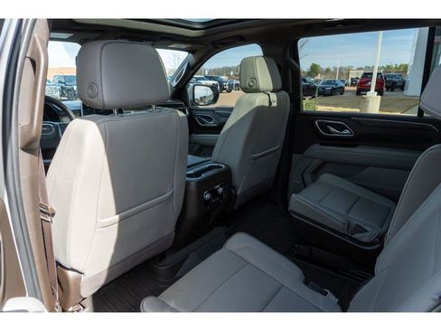 Used 2023 GMC Yukon XL SLT image 12