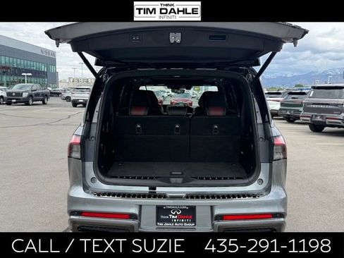 Used 2025 INFINITI QX80 Autograph w/ Autograph Exterior Package AWD/4WD image 9