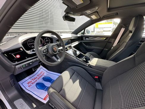 Certified 2025 Porsche Panamera 4 E-Hybrid AWD/4WD image 4