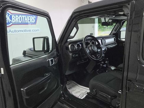 Used 2019 Jeep Wrangler Unlimited Sport S AWD/4WD image 3