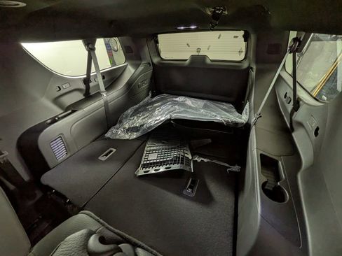 New 2026 GMC Yukon XL Denali w/ LPO, Floor Liner Package image 35
