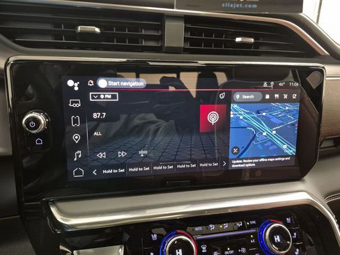 New 2026 GMC Sierra 2500 Denali Ultimate w/ LPO, Black Badging Package image 13