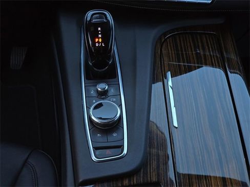 Used 2021 Cadillac Escalade Luxury image 30