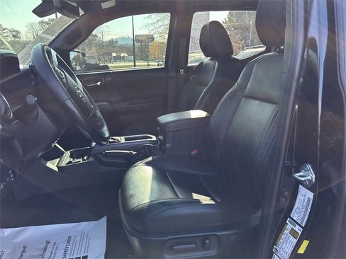 Used 2022 Toyota Tacoma TRD Sport w/ TRD Premium Sport Package image 12