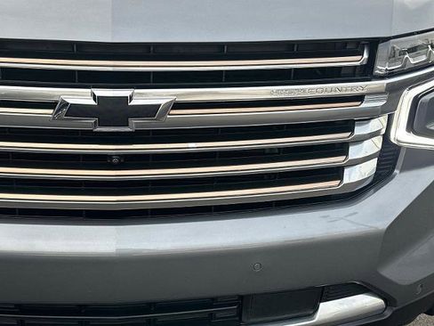 Used 2021 Chevrolet Suburban High Country w/ Premium Package image 8