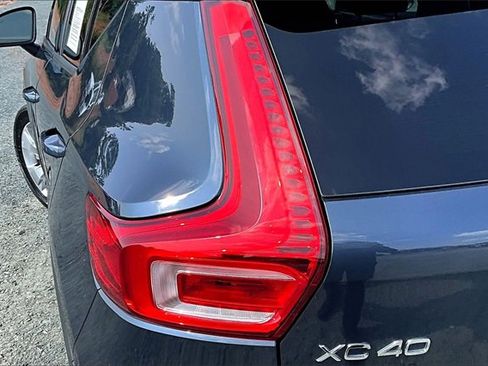Used 2022 Volvo XC40 T5 Momentum image 30