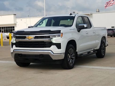 Used 2025 Chevrolet Silverado 1500 LT AWD/4WD image 3